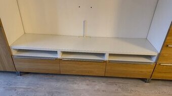 TV stolek IKEA š 180, hl 40, v 50, vrchní část sklo