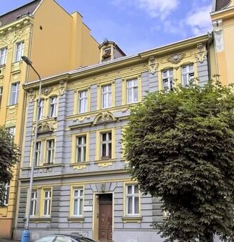 Prostorný byt 2+kk se zahradou a sklepem OV