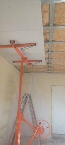 Zvedák na sádrokarton