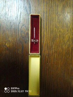 Stříbrná jehlice do kravaty s kameny český granát