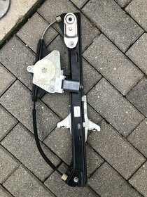 Stahovačka oken VW Passat B8