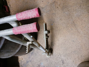 Vytahovač zámkové dlažby