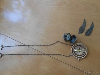 HARRY POTTER hodinky a přívěšek - funkčnost neověřena