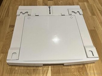 Mezikus AEG mezi pračku a sušičku