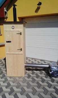 Dřevěná udírna, udírnu, smrk