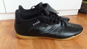 Chlapecké sálové tenisky Adidas vel.38