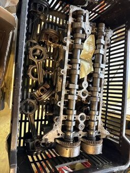 Hlava s vačkami +písty Scenic1,2 Tce