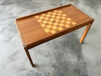 Stůl se šachovnicí - 1