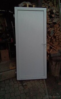 VENKOVNÍ PLASTOVÉ DVEŘE ZN. REHAU