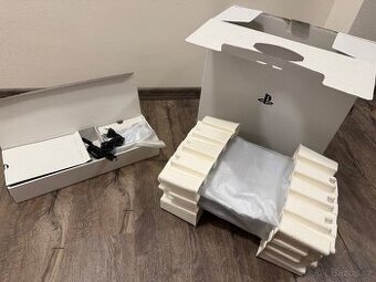 Prodám PlayStation 5 (PS5) – bílá, klasická verze s mechanik
