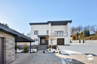 Rodinný dům po kompletní rekonstrukci, 5+KK, pozemek 1.142 m