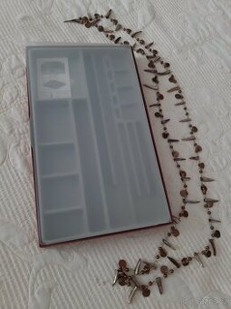 Šperkovnice + dlouhé korále - super stav