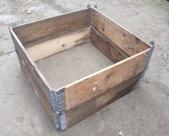 VYVÝŠENÝ ZÁHON ČTVERCOVÝ DŘEVĚNÝ 80 X 80 cm