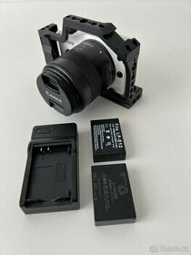 digitální fotoaparát Canon EOS M včetně příslušenství