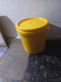 Prodám nádoby na uskladnění medu