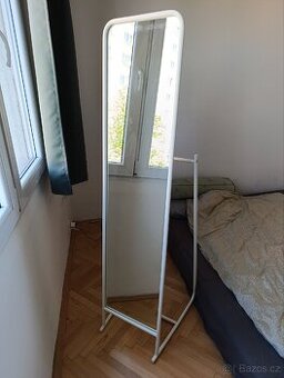 zrcadlo z IKEA - KNAPPER