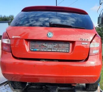 nd z škoda fabia 2 1.2htp 44kw červená bílá modrá vínová