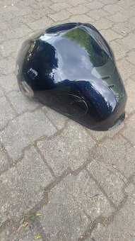 Nádrž na Suzuki GSF 650 bandit