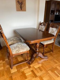 Stůl jídelní rozkládací a 4 židle - pěkný stav