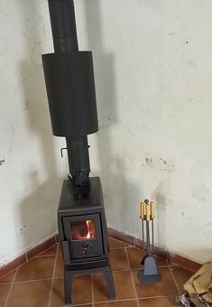 Krbová kamna s příslušenstvím a kouřovod a výměník