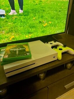 Xbox one s 1tb + 2 hry + 2 ovladace