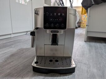Automatický kávovar DeLonghi ECAM 220.31.SB Magnifica Start