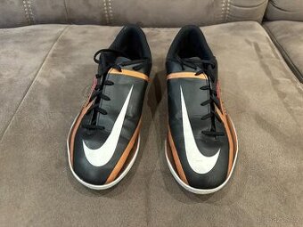 Dětské sálové kopačky Nike Phantom vel. 38,5