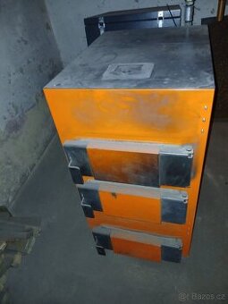 Prodám kotel na náhradní díly. Plně funkční