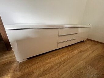 Tv stolek