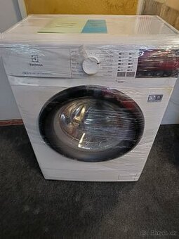 Automatická pracka Electltrolux