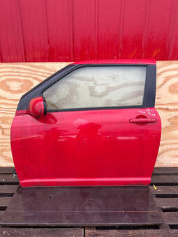 PRODÁM LEVÉ PŘEDNÍ DVEŘE SUZUKI SWIFT