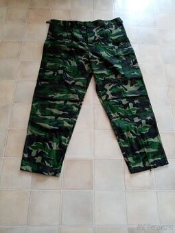 Maskáčové kalhoty