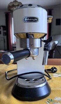 Pákový kávovar Dedica Style EC685.W