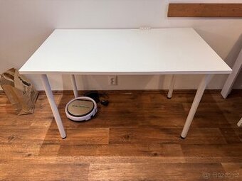 stůl z IKEA