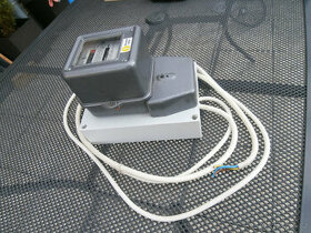 Elektroměr, podružné měření, elektrické hodiny za 400 kč