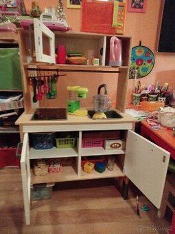 Dětská kuchyňka s výbavou