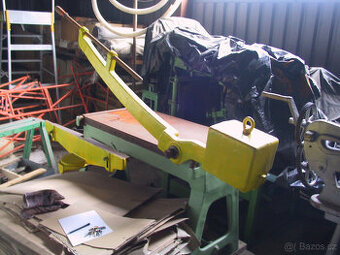 Tabulové nůžky pákové