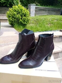 dámské značkové kotníkové boty v.42 nové