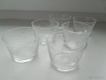 Broušené skleněné kalíšky