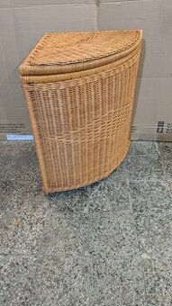 Prádelní koš z ratanu