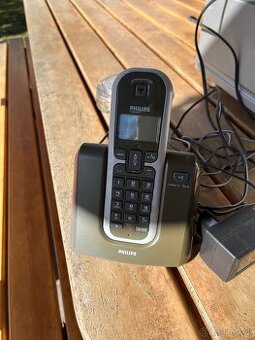 Bezdrátový telefon Philips DECT