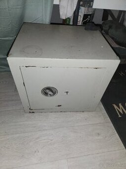 Trezor delka 50 vyska 40,hloubka 45 cm