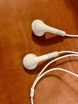 Sluchátka od Apple telefonu