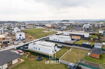 Prodej luxusního bungalovu 4+kk, 134 m², pozemek 947 m² – Vy