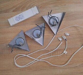 LED světla pod kuchyňské skříňky