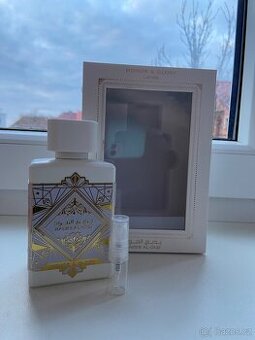 Vzorek 2ml Bade'e Al Oud Honor & Glory Lattafa