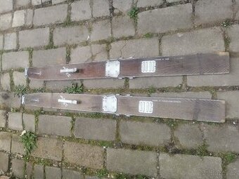 Dřevěné lyže Trapper s vázáním Massag