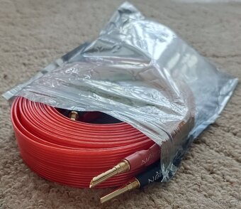 reproduktorový kabel plochý HiFi, délka 2,5 m pár