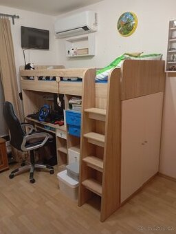 vyvýšená patrová postel bez matrace