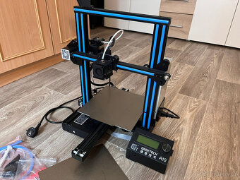 Prodám 3D tiskárnu GEETECH A10 s podložkami a příslušenstvím